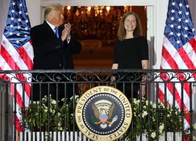 Donald Trump ve Amy Coney Barrett