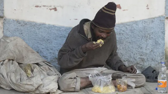 इवांका यांच्या दौऱ्यानिमित्त हैदराबादमध्ये भिकाऱ्यांची धरपकड करण्यात आली.