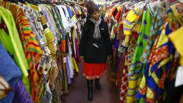 Les habits aux couleurs vives ne sont pas indiqués pour les fonctionnaires ougandais