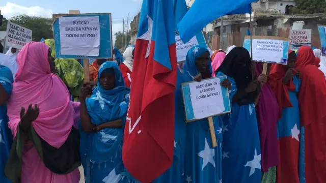 Boqolaal qof oo u badan dumar ayaa isugu soo baxay waddooyinka Muqdisho