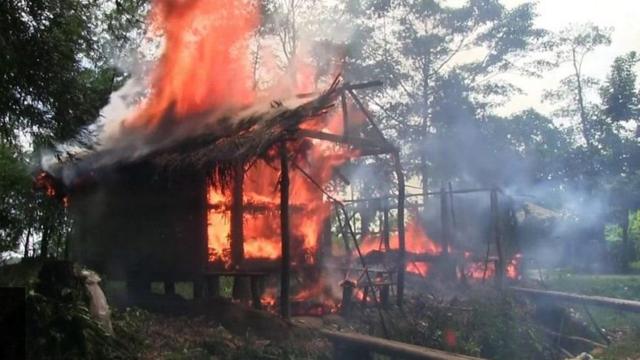منازل مسلمي الروهينجا تتعرض للحرق في راخين