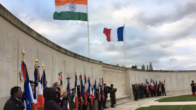 నీవ్ చాపెల్‌లో భారతీయు సైనికుల స్మారక చిహ్నం