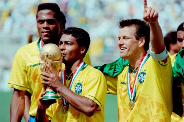 kostum brasil di piala dunia 1994