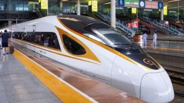 విజయవాడ, హైదరాబాద్ల మధ్య రైలు ప్రయాణానికి సగటున ఏడు గంటలు పడుతుంది