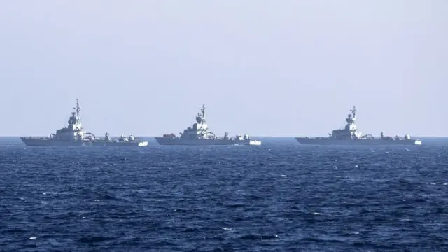 سفن في مياه البحر