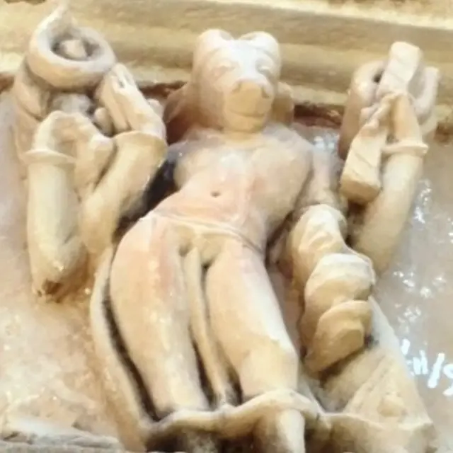 খাজুরাহোর মন্দিরে মহিষাসুরের মূর্তি।