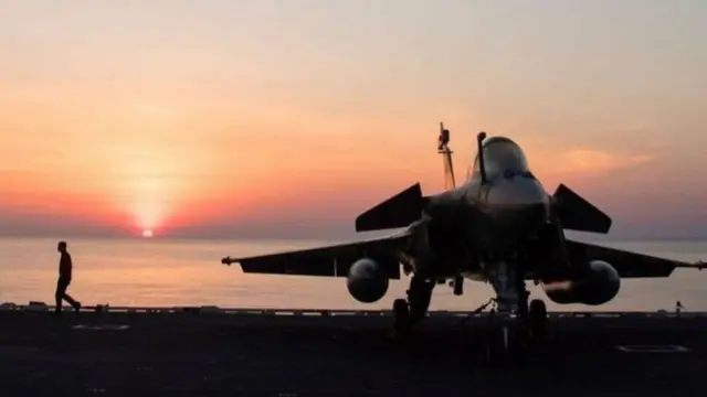 चीन की अमेरिका? : नव्या तंत्रज्ञानाची लढाऊ विमानं बनवण्याच्या स्पर्धेत कोण पुढे?