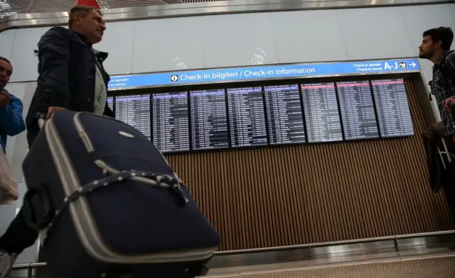 उड़ान को लंबा करने में एयरलाइंस कंपनियों का कैसा फ़ायदा?