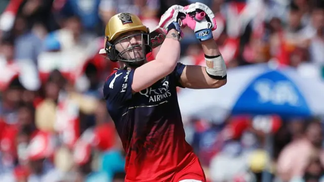 डुप्लेसी 41 गेंदों में 65 रन बनाकर आउट हुए