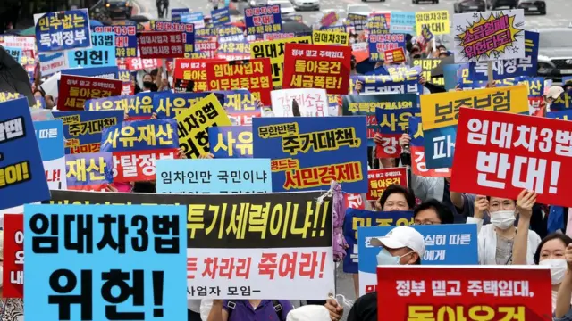 정부의 부동산 규제 정책을 반대하는 집회가 지난 1일 오후 서울 영등포구 파크원 빌딩 앞에서 열렸다