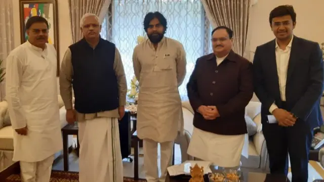 బీజేపీ నాయకులతో పవన్ కల్యాణ్