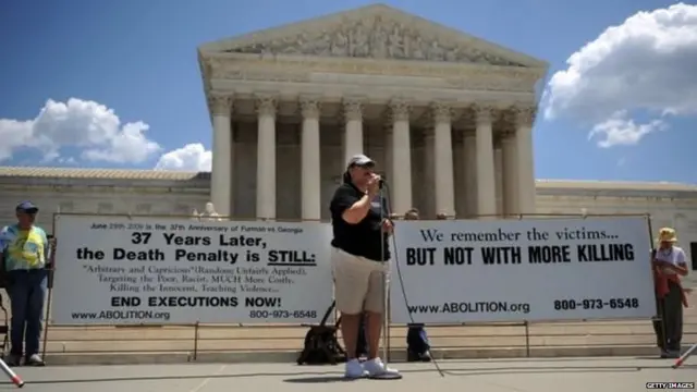 ਮੌਤ ਦੀ ਸਜ਼ਾ ਦਾ ਵਿਰੋਧ ਕਰ ਰਹੇ ਲੋਕ