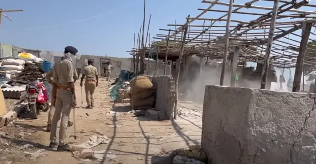 જખૌ બંદરે થઈ રહેલી દબાણ હટાવવાની કામગીરી