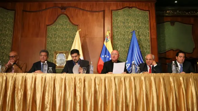 Miembros de la mesa de diálogo entre el gobierno y la oposición de Venezuela.