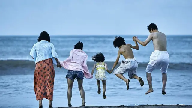 Fotograma de "Shoplifters"