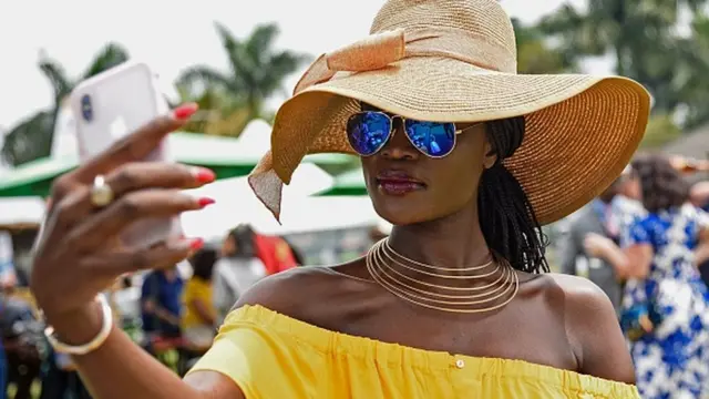 Onye na-ese onwe ya foto