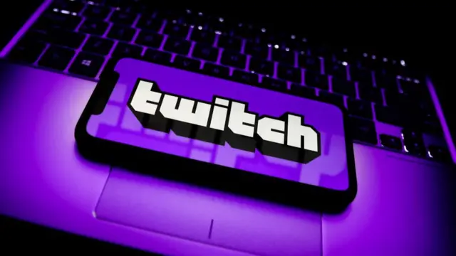 Twitch, İngiltere merkezli oyun haber sitesi Dexerto'ya Türkiye'deki kullanıcıların kara para akladığı iddialarına ilişkin olarak 150 kişiye karşı Eylül ayında harekete geçildiğini açıkladı. Türkiye'de son günlerde canlı yayın ve oyun platformu olan Twitch'te kara para aklama ve dolandırıcılık ağının kurulduğu konuşuluyordu.