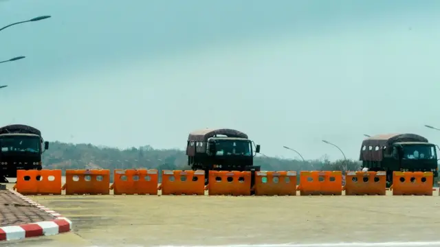 အာဏာသိမ်းပြီးနောက် သမ္မတအိမ်တော်သို့ သွားရာလမ်း