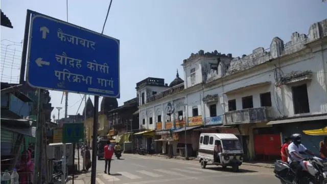 Toko-toko di sekitar pengadilan ditutup, Babri, masjid