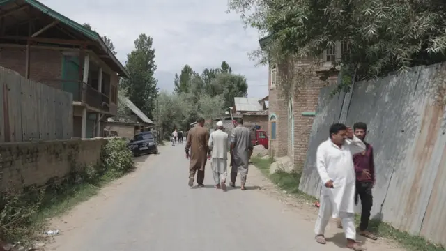 बांदीपोरा के सादुनार गांव में भी बिहार से आए प्रवासी मज़दूर रहते हैं