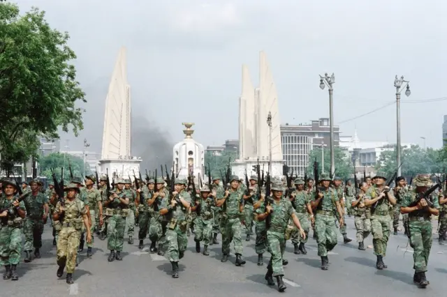 During protests against the government of Prime Minister Suchinda Kraprayoon, thaï troops began shooting after angry crowds went on a rampage on May 20, 1992 in the city center of Bangkok.