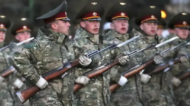 Soldiers rehearsing march for Victory Day, Minsk, 23 Apr 20