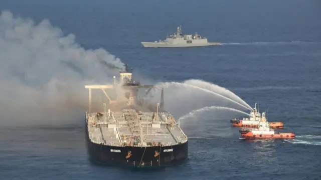 శ్రీలంక తీరంలో చమురు నౌక