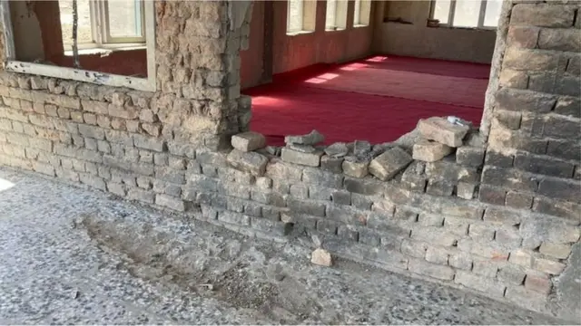 एक मस्जिद जहां पर रॉकेट गिरा था