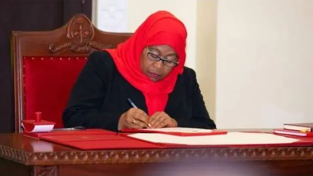 Samia Suluhu Hassan sign documents as she take her Oath of Office
