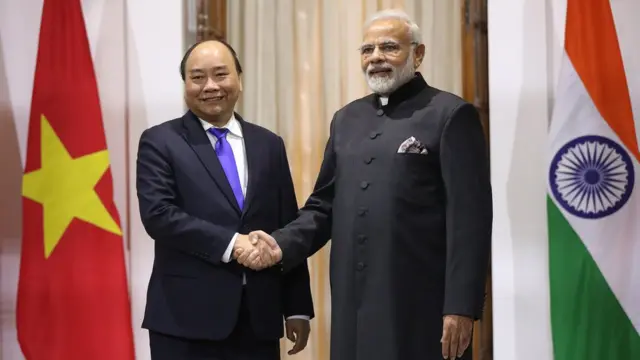Thủ tướng Ấn Độ Narendra Modi tiếp đón Thủ tướng Nguyễn Xuân Phúc đã có buổi gặp gỡ bên lề Hội nghị cấp cao kỷ niệm ASEAN-Ấn Độ hôm 24/1.