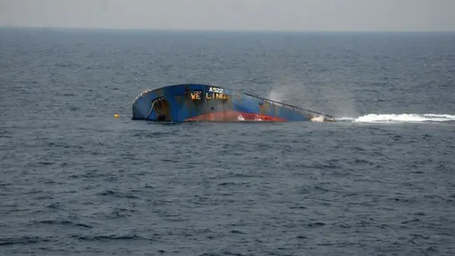 மூழ்கும் கப்பல்