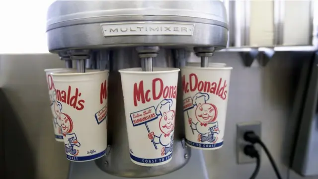 La batidora del primer restaurante McDonald's, que ahora está en el museo de la compañía.