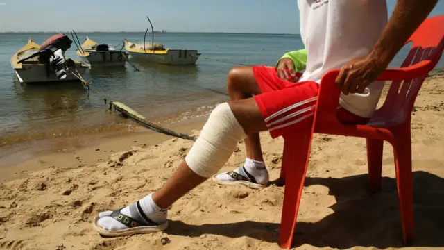 Iderman Paz en la orilla de Punta Palmas