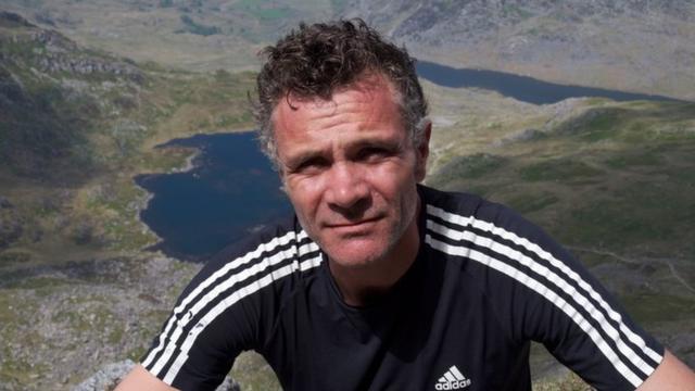 Dom Phillipsbetfair comomontanha com lago ao fundo