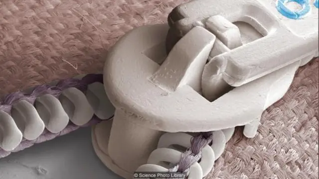 'Khóa có thể tách được' của 1917 là thí dụ xưa nhất của khóa kéo chúng ta đang dùng hiện nay.