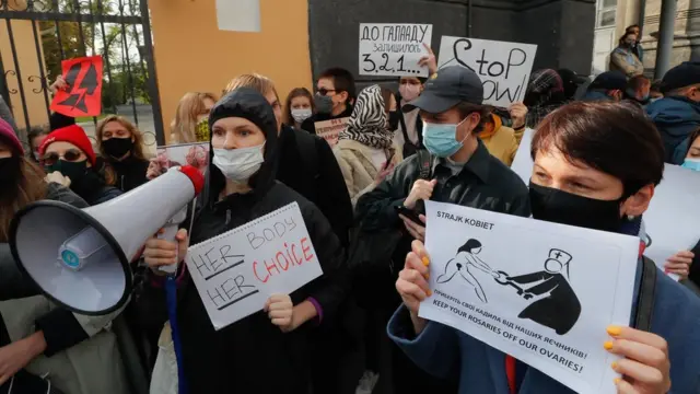 У Києві зійшлися противники і прихильники заборони абортів у Польщі