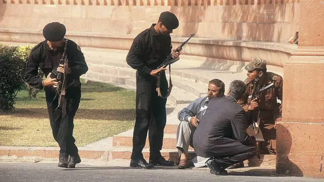 நாடாளுமன்ற தாக்குதல் முயற்சி: நடந்தது என்ன?