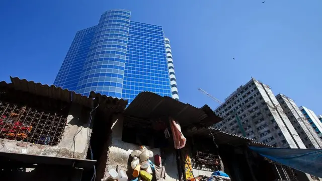 Мумбайдаги камбағал ва бойларнинг уйлари