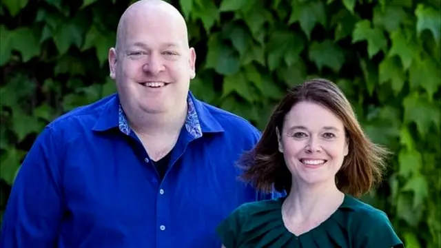 كيران سنايدر (يمين)