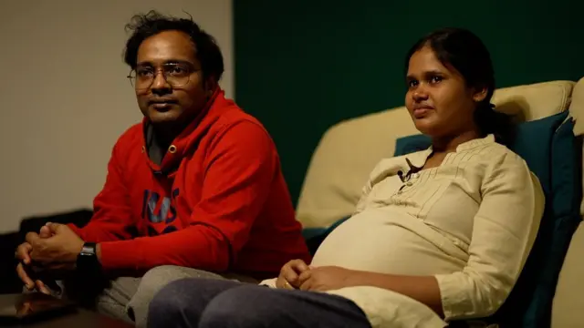 राजेश और अंजना के घर पर अभीजीत और नीतू