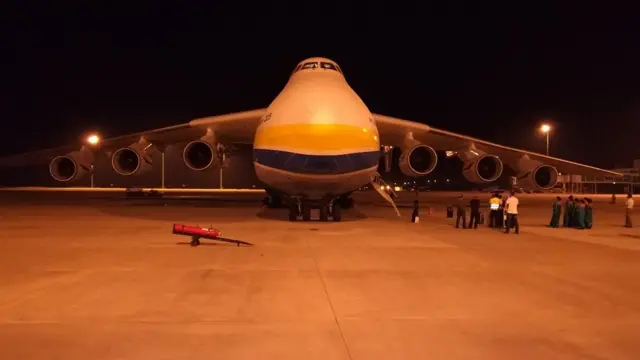 භාණ්ඩ හෝ ඉන්ධනවලින් තොර වූ විට ටොන් 175ක බරින් යුතු වේ.