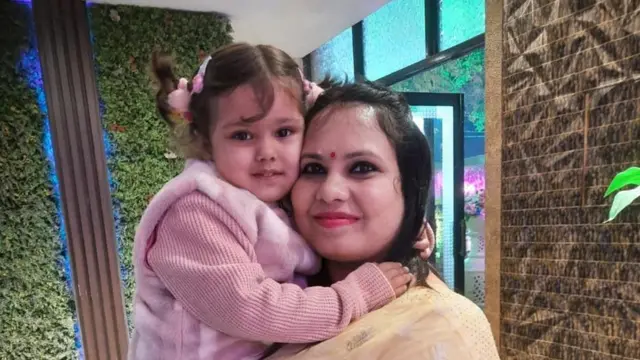 डॉ रिंकी सिंह कहती हैं, "मैं बहुत सकारात्मक हूं और अपनी बेटी के लिए जो बन पड़ेगा वो करूंगी."