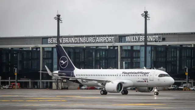 Самолет Lufthansa