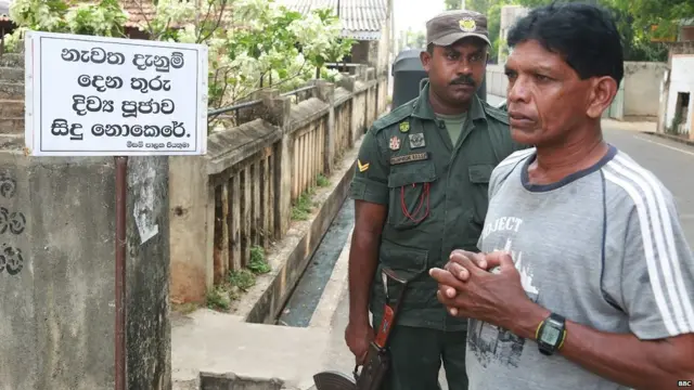 හලාවත ආසන දෙව්මැදුර වෙත පැමිණි බැතිමතුන්