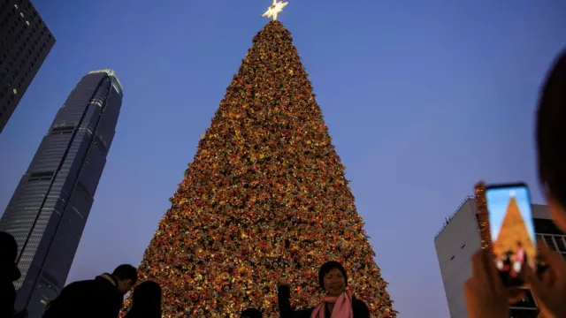 設在香港商業區的一棵大型聖誕樹