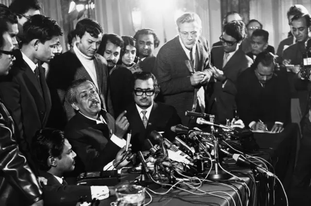 8 जनवरी 1972 को लंदन में मुजीब का संवाददाता सम्मेलन