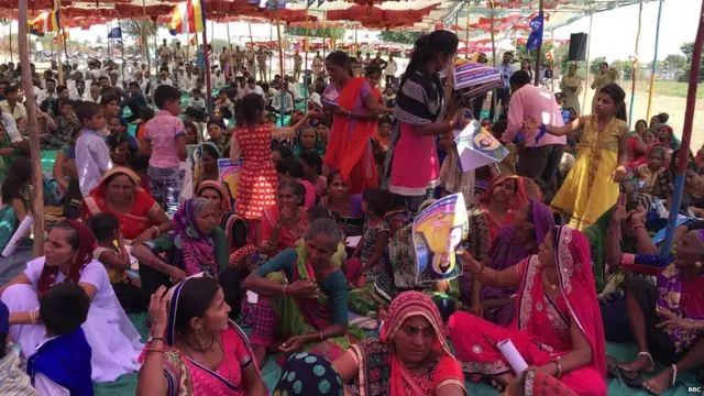 ਦਲਿਤਾਂ ਨੇ ਗੁਜਰਾਤ ਵਿੱਚ ਬੁੱਧ ਧਰਮ ਆਪਣਾਇਆ-