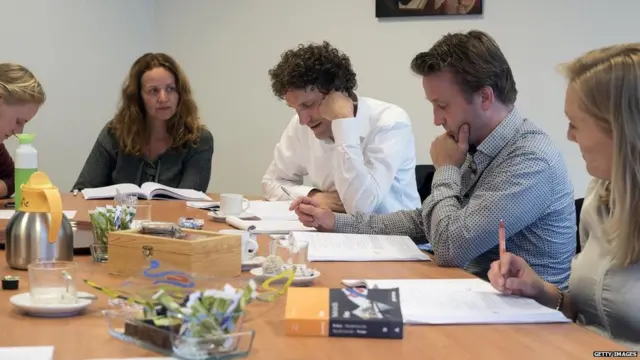 नई भाषा सीखें