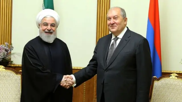 আর্মেনিয়ার রাজধানী ইয়েরভানে এক সফরে ইরানের প্রেসিডন্ট রুহানি এবং আর্মেনিয়ার প্রেসিডেন্ট আরমেন সারকিসিয়ান, অক্টোবর ১, ২০১৯