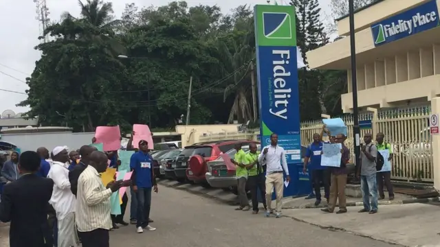 Ndị ọrụ Fidelity Bank na-eme ngagharịiwe